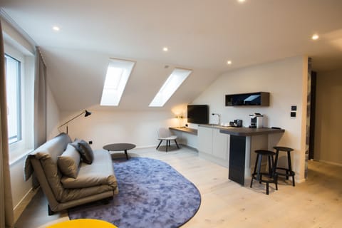 Suite | Living room | Flat-screen TV