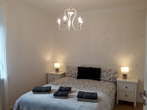Apartment, 2 Bedrooms | Room amenity