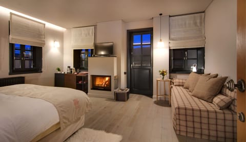 Junior Suite | 1 bedroom, Egyptian cotton sheets, premium bedding, free minibar items