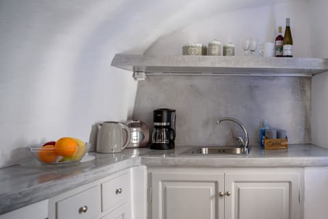 Villa, 1 Bedroom, Hot Tub | Private kitchenette | Fridge, oven, electric kettle, cookware/dishes/utensils