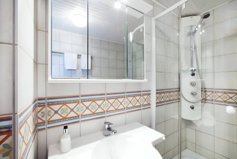 Family Room, Balcony | Bathroom | Shower, free toiletries, hair dryer, towels