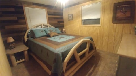 Family Cabin | Individually decorated, individually furnished, laptop workspace