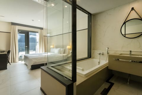 Terrace Deluxe | Soundproofing, WiFi (free), bed sheets