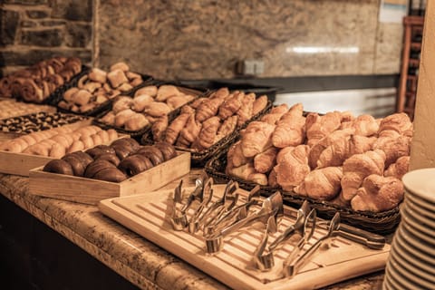 Daily buffet breakfast for a fee