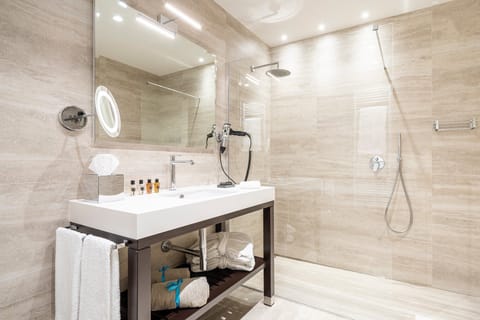 Junior Double Room, Lakeside | Bathroom | Free toiletries, hair dryer, bathrobes, slippers