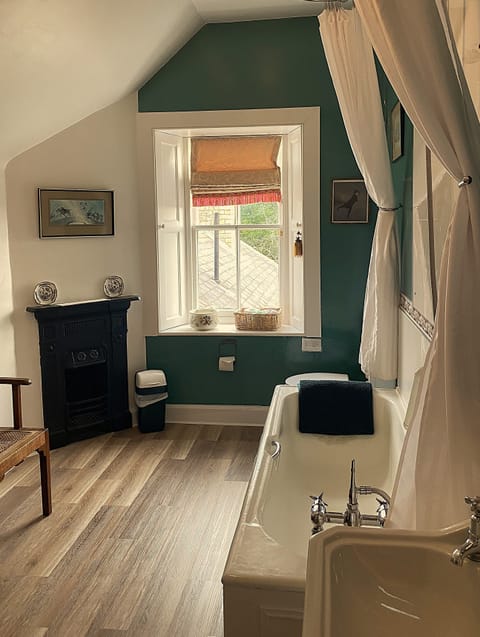 Deluxe Double or Twin Room, Ensuite | Iron/ironing board, free WiFi, bed sheets