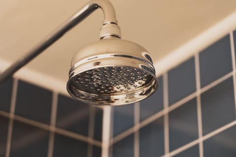 Superior Double Room, Ensuite | Bathroom amenities | Combined shower/tub, hair dryer, towels