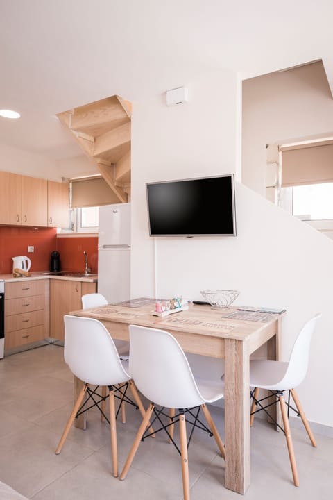 Apartment, 2 Bedrooms, Balcony, Sea View | Room amenity