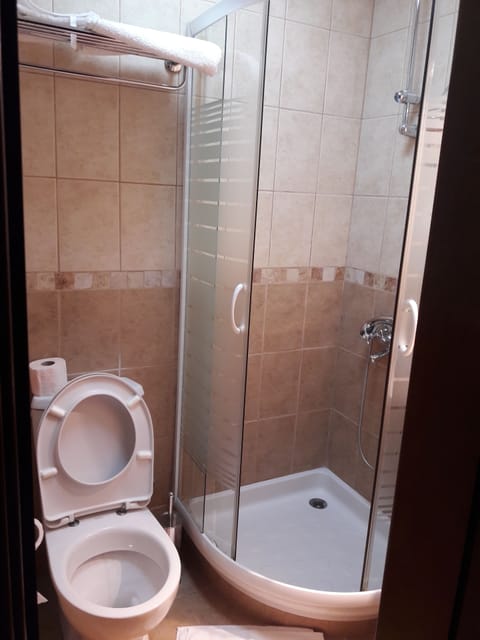 Superior Triple Room, 1 Bedroom, Non Smoking, Lake View | Bathroom | Shower, rainfall showerhead, free toiletries, hair dryer