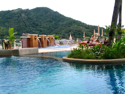 3 outdoor pools, pool umbrellas, sun loungers