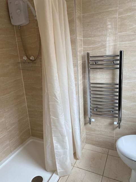 Single Room, Ensuite | Bathroom shower