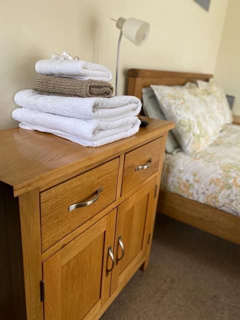 Single Room, Ensuite | Iron/ironing board, free WiFi, bed sheets