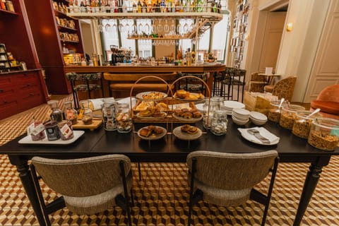 Daily buffet breakfast for a fee