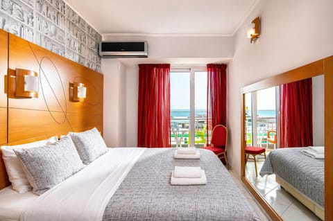 Standard Room, Harbor View | Minibar, in-room safe, desk, soundproofing