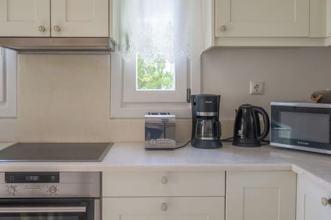 Villa, 4 Bedrooms, Sea View | 3 bedrooms, laptop workspace, iron/ironing board, free cribs/infant beds