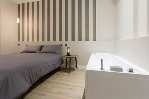 Triple Room | Desk, free cribs/infant beds, free WiFi