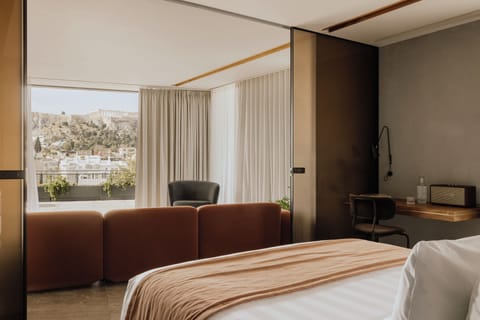 Premium bedding, free minibar, in-room safe, desk