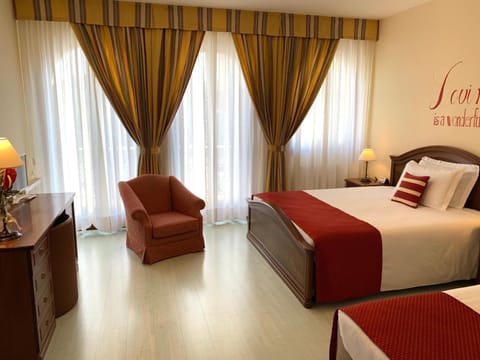 Premium bedding, desk, soundproofing, free WiFi