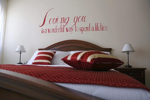 Premium bedding, desk, soundproofing, free WiFi