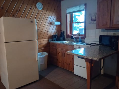 Cabin, 2 Queen Beds, Non Smoking, Lakeside | Individually decorated, individually furnished, iron/ironing board