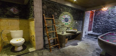 Villa, 1 Bedroom | Bathroom | Free toiletries, slippers, towels, soap