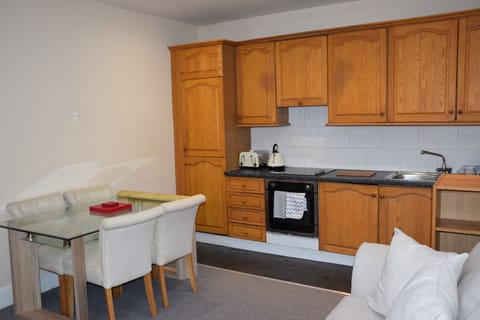 Deluxe Apartment, 2 Bedrooms | In-room dining