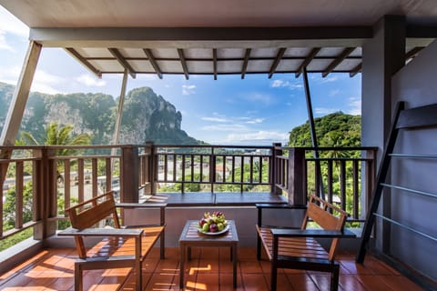 Deluxe Room, Sea View | Terrace/patio