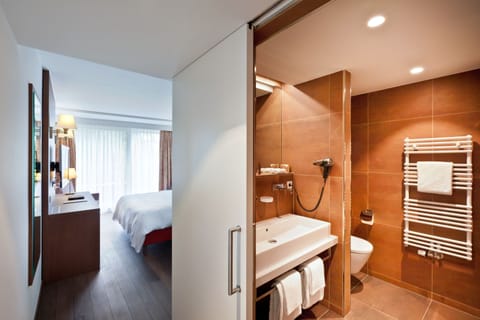 Minibar, in-room safe, desk, soundproofing