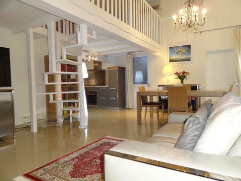 Apartment (Mazet) | Living room | TV