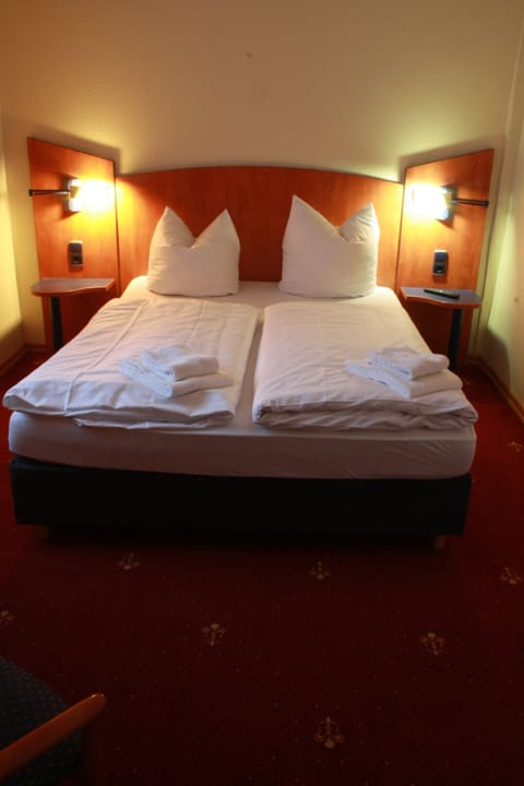 Double Room | Desk, free WiFi, bed sheets