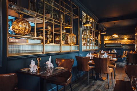 Breakfast, lunch, dinner served; garden views