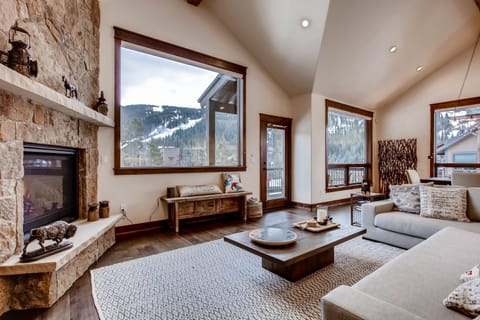 Townhome, 3 Bedrooms | Living room | Flat-screen TV