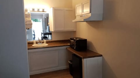 Comfort Room, 2 Double Beds, Kitchenette, Ground Floor | Private kitchen | Fridge, microwave, oven, stovetop