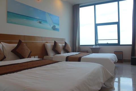 Quadruple Room, 2 Double Beds | Minibar, desk, free WiFi