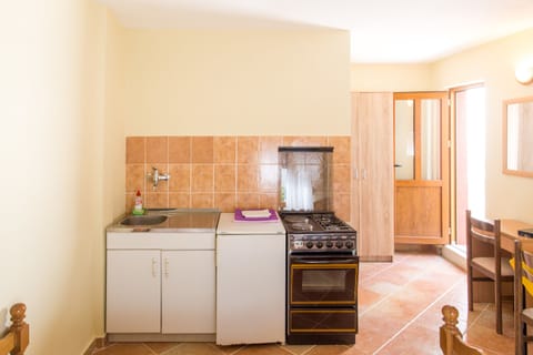 Comfort Bungalow, 3 Twin Beds | Private kitchenette | Fridge, electric kettle