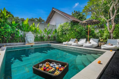 Outdoor pool, pool umbrellas, sun loungers