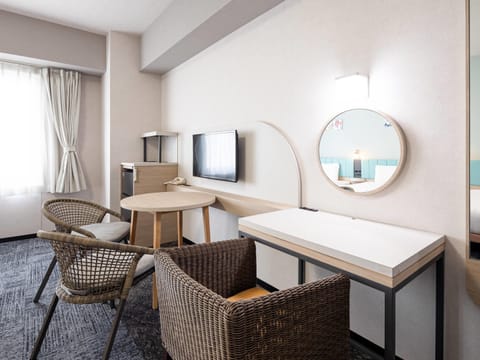 Room, 3 Twin Beds, Non Smoking | Premium bedding, desk, blackout drapes, soundproofing