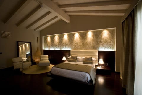 Junior Suite, 1 King Bed, Hot Tub | Premium bedding, minibar, in-room safe, desk