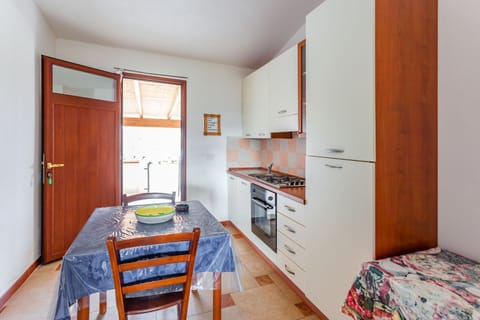 Full-size fridge, coffee grinder, cookware/dishes/utensils