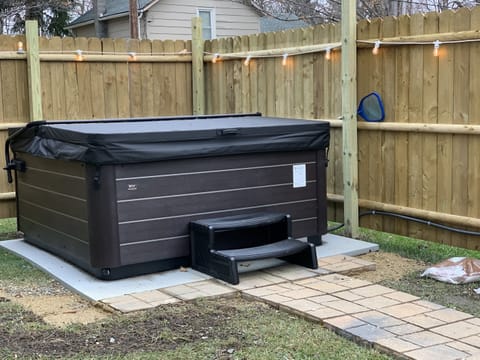 Hot tub - brand new 2022