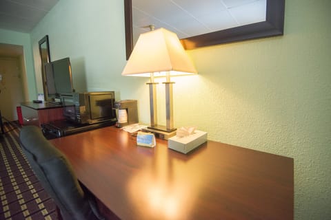 Desk, iron/ironing board, rollaway beds, free WiFi