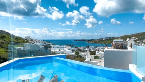 Superior Two-Bedroom Apartment with Private Infinity Pool and Sea View | Private pool