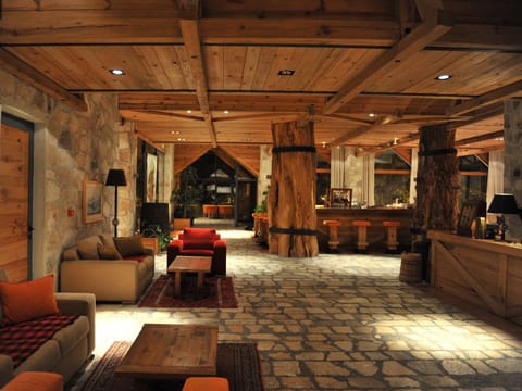 3 bars/lounges, poolside bar