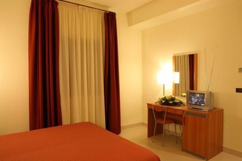 Deluxe Double or Twin Room | Minibar, in-room safe, desk, free WiFi
