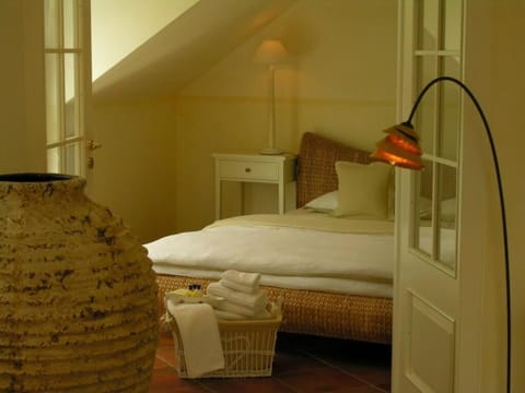 Premium bedding, in-room safe, desk, iron/ironing board