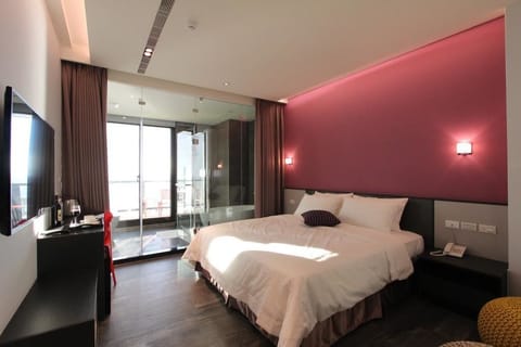 Double Room, 1 King Bed, Balcony, Sea View | Desk, soundproofing, iron/ironing board, free WiFi