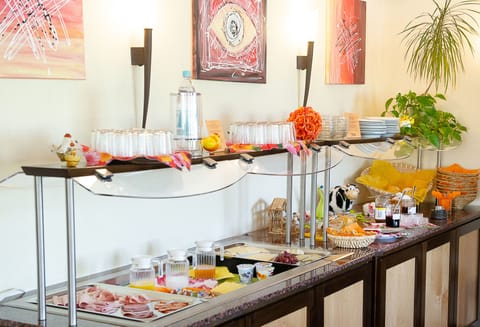 Daily buffet breakfast for a fee
