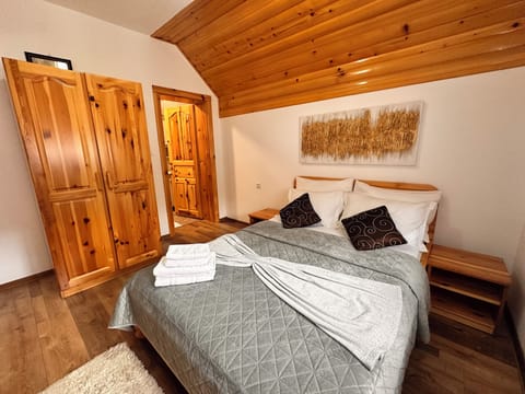 Traditional Quadruple Room, 2 Bedrooms | Minibar, in-room safe, desk, soundproofing