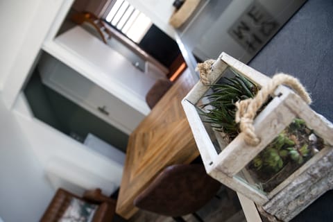 Suite (Grand Nord) | Living area | Flat-screen TV