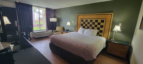 In-room safe, desk, laptop workspace, blackout drapes